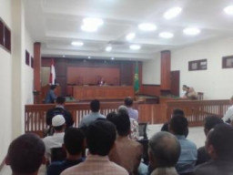 Saling Adu Argumen Antara Polres Gresik dan Pengacara Kasun Ngasinan di Sidang Praperadilan.