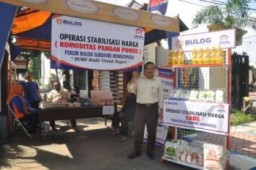 Gencar Lakukan Operasi Stabilitas Harga, Subdivre Bulog Bondowoso Dapat Penghargaan.