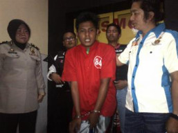 Residivis Curas, Di Hadiahi Timah Panas