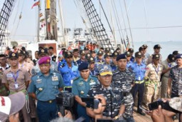 Pangarmatim Lepas Asean Cadet Sail 2016 di KRI Dewa Ruci