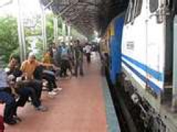 Calo Gentayangan, Harga Tiket Melmbung di Stasiun Babat