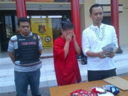 Hati-Hati Terhadap PRT,  Kholifah (22) Baru Kerja 3 Minggu Sudah Curi Perhiasan Majikannya.