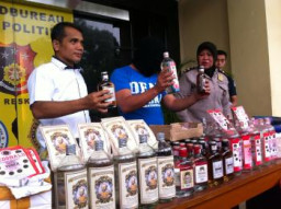Produsen Miras Ilegal di Gradak Polrestabes Surabaya.