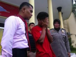 Tiduri Gadis di Bawah Umur, Deni di Jemput Unit PPA Polrestabes Surabaya