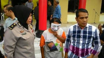 Ajak 2 Anak Ngemis, Ibu Ini Lebaran di  Sel Polrestabes Surabaya
