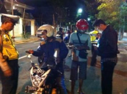 Gelar Cipkon , Polsek Genteng Amankan 4 Sepeda Motor Dan 30 Pelanggar 