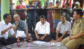 Warga Pertanyakan Ijin Pembangunan Giant 