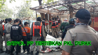 Ratusan Pedagang Kayu Jl. Dupak Ditertibkan Satpol PP Surabaya.
