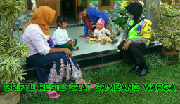 Briptu Restu Rajin Sambang Desa Binaan.