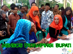 Mensos Beri Bantuan Beasiswa Untuk Anak PKH yang Berprestasi.