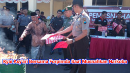 Kyai Asyari Bersama Forpimda Musnahkan Miras dan Narkoba.