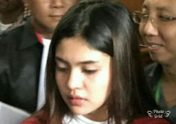 Dibakar Api Cemburu, Model Cantik ini Tega Aniaya Teman.