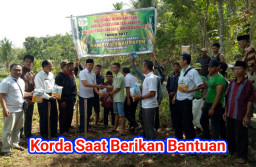 Kementan Bantu Benih Jagung Hibrida Pada 9 Kelompok Tani di Bondowoso.