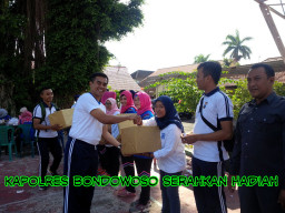 Kapolres Bondowoso Bagi-Bagi Hadiah di HUT Lantas ke 62.