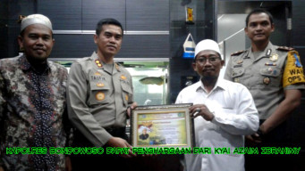 Kapolres Bondowoso Dapat Penghargaan Dari Kyai HR. Azaim Ibrahimy