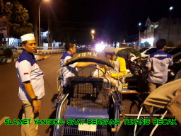 Club DGCI Bantu Sembako Pada Tukang Becak.
