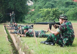 Prajurit Penerangan Kodam Jaya Adakan Latihan Menembak 
