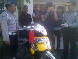 Pengangguran Jambret HP, Dihadiah i Timah Panas Karena Melawan Petugas