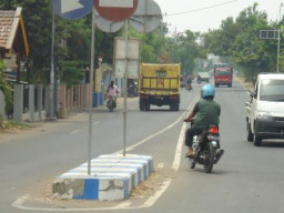 Proyek Jalan Milyaran Belum Setahun Bergelombang