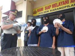 Pasutri Tertangkap Basah Saat Ngocok Kartu Remi