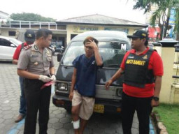 Butuh Uang Buat Makan, Pengangguran ini Nekat Curi Angkot