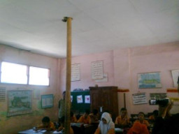 Gedung Sekolah Jebung Lor 1 Mau Ambruk  