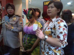 Wanita Hamil "GM Online" Diringkus PPA Polrestabes Surabaya