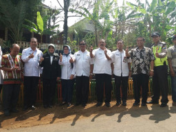 Bhabinkamtimas Jatisari Dampingi Tim Penilai Desa Sehat