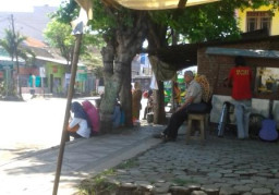 Trayek Probolinggo-Blitar Minim Armada, Penumpang Terlantar.