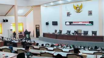 Gelar Rapat Paripurna, DPRD Sampang Bahas Nota Raperda Inisiatif dan Eksekutif