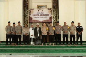Polres Gresik Gelar Binrohtal bersama Ustadz Umar Tajuddin : Makna Puasa di Bulan Ramadhan