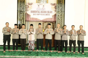 Binrohtal Polres Gresik di Masjid Al Aziz: Memperkuat Iman dan Menjalin Silaturahmi