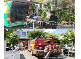 Polres Gresik Gerak Cepat Bantu Evakuasi Korban Kebakaran Toko Roti di Gresik