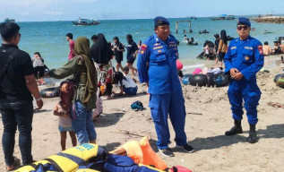 Pengamanan Libur Hari Raya Idul Fitri di Pantai Delegan Gresik