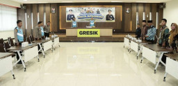 Penandatanganan Pakta Integritas Penerimaan Anggota polri Tahun 2024 di Gresik secara virtual