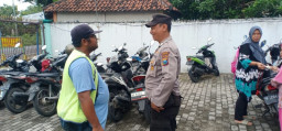 Polsek Benjeng Gresik Patroli Pasar Barang Bekas untuk Cegah Curanmor