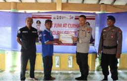 Polres Gresik Mendengar Aspirasi Nelayan Lumpur dalam Jumat Curhat