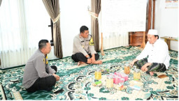 Kapolres Gresik AKBP Arief Kurniawan Jalin Silaturahmi dengan Pengasuh Ponpes Qomarudin Bungah