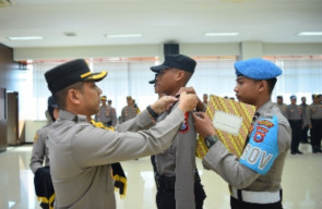 Polres Gresik Gelar Upacara Penutupan Bintara Polri