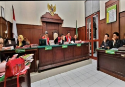 Mujiono dan Ricky Aditya Diadili di PN Surabaya, Perkara Pemalsuan Dokumen Pengiriman Batubara