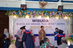 Ciptakan Generasi Emas Masa Depan, Pemdes Banyuates Gelar Wisuda Sekolah Orang Tua Hebat