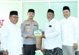Perkuat Kerukunan Antar Umat Beragama, Kapolres Gresik AKBP Rovan Silaturahmi Ke MUI dan GKI Gresik
