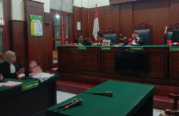 Residivis Ranmor Sadis, Tebas Tangan Pemilik Motor dengan Celurit, Ferdian Al Muharromin Diadili di PN Surabaya