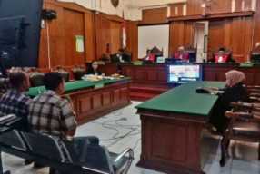 Residivis Narkoba Rustam Mukti Diadili di PN Surabaya, Edarkan Ganja 130 Gram, Sabu 10 Gram dan Pil Ekstacy 20 Butir