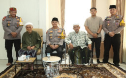 Kapolres Gresik Silaturahmi ke Ponpes Mambaus Sholihin, Perkuat Sinergitas Antara Polri dengan Tokoh Agama