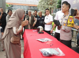 Senyum Sumringah Terpancar dari Ibu Eva, Kurang dari Satu Hari Motor Kesayangannya Yang Dicuri Sudah Kembali