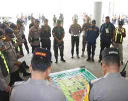 200 Personil Gabungan Amankan Pertandingan Gresik United Vs Persewar Waropen