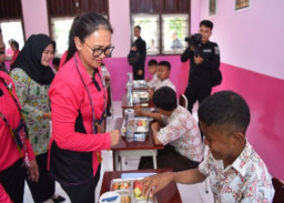 Bentuk Dukungan Terhadap Pendidikan Inklusif, Ketua Pembina Yayasan Kunjungi SLB Kemala Bhayangkari 2 Gresik
