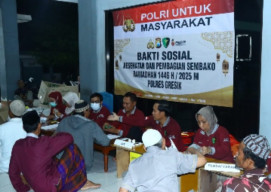 Peduli Kesehatan Masyarakat, Polres Gresik Gelar Bakti Sosial dan Pembagian Sembako di Bulan Ramadhan 1446 H