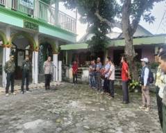 Swa Army Bersama Polres Gresik Gelar Bakti Sosial di Masjid Miftahul Jannah